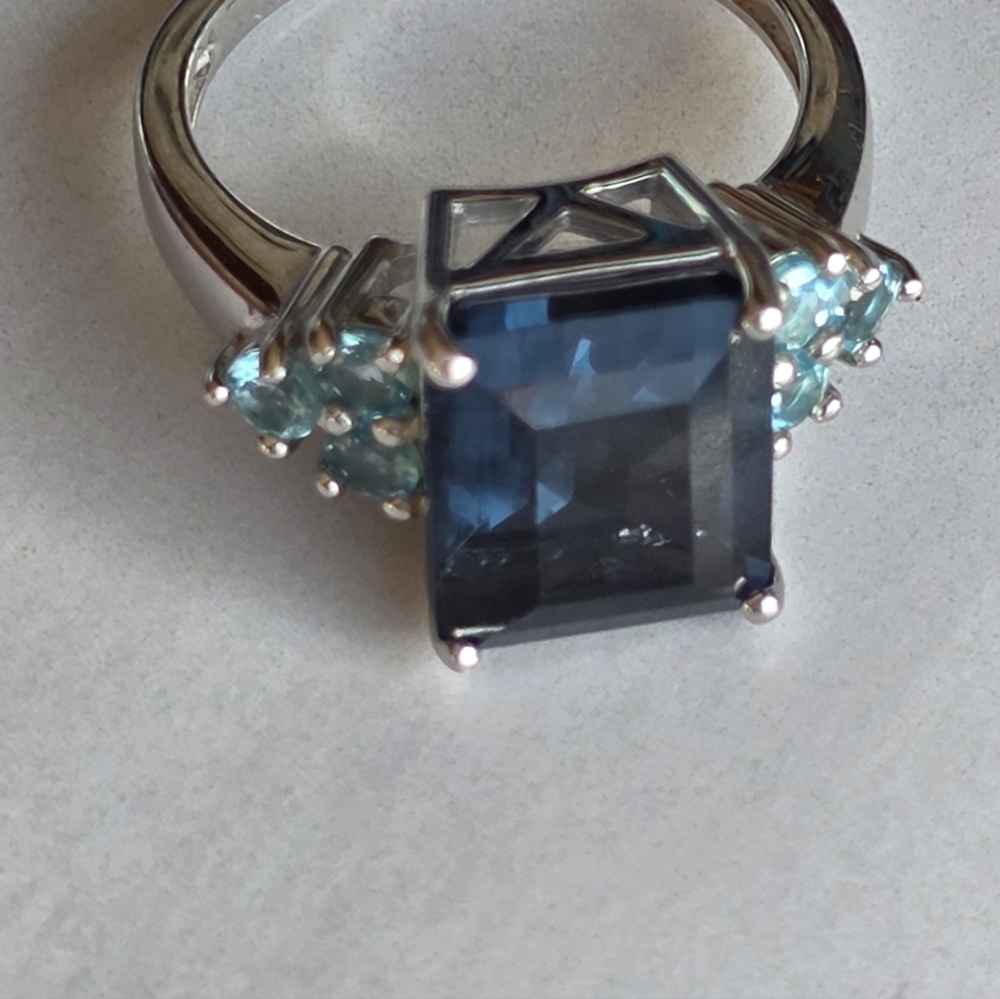 Auquamarine and Silver Women's Ring